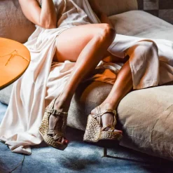 Filipa Wedge sandals in bronze raffia