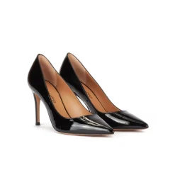 Olga Heeled pointy toe pumps in black patent leather