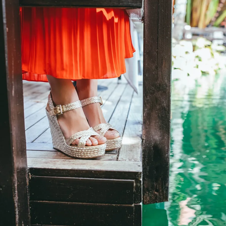 Olivia High wedge sandals in platin satin raffia