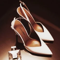 Omeya Asymmetric heeled slingback pumps in white calf leather